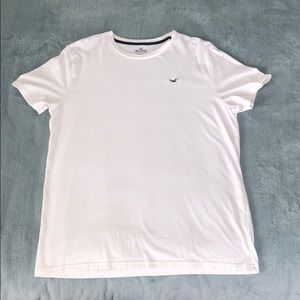 white hollister crew neck tee